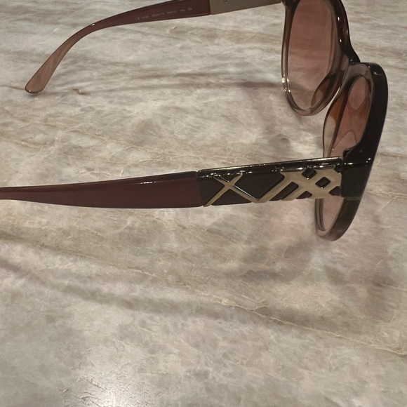 Brand New in box Burberry sunglasses - Picture 4 of 11